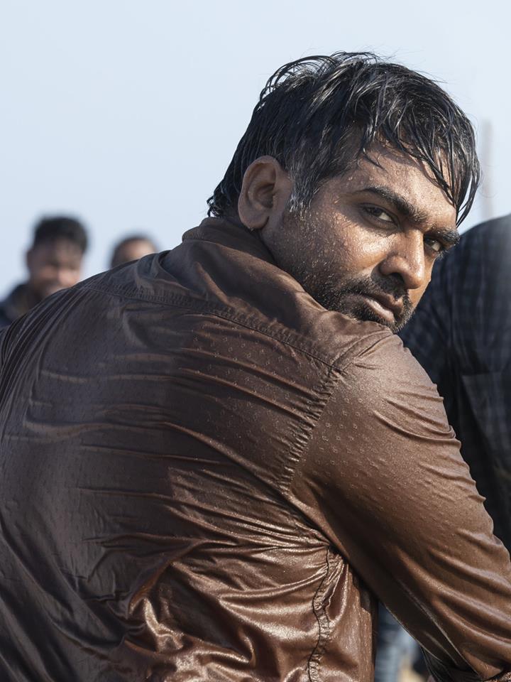 Chekka Chivantha Vaanam Fresh Pics.