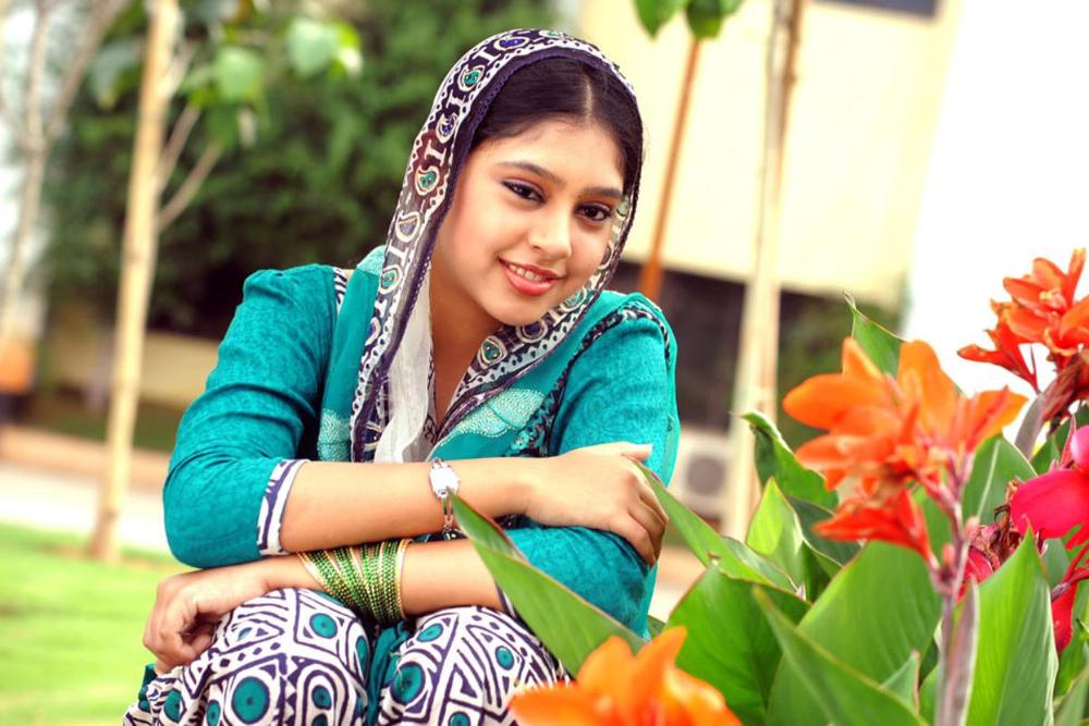 Neethi Taylor Stills from Neeyum Naanum Nilavum Vaanum Movie