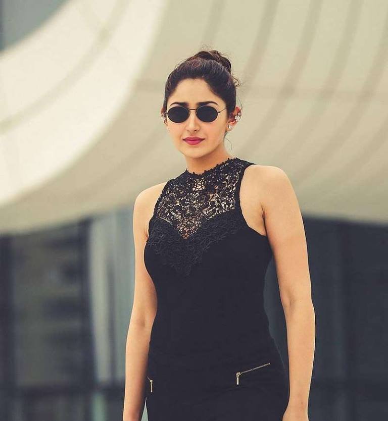 Beautiful Sayesha Saigal Picture