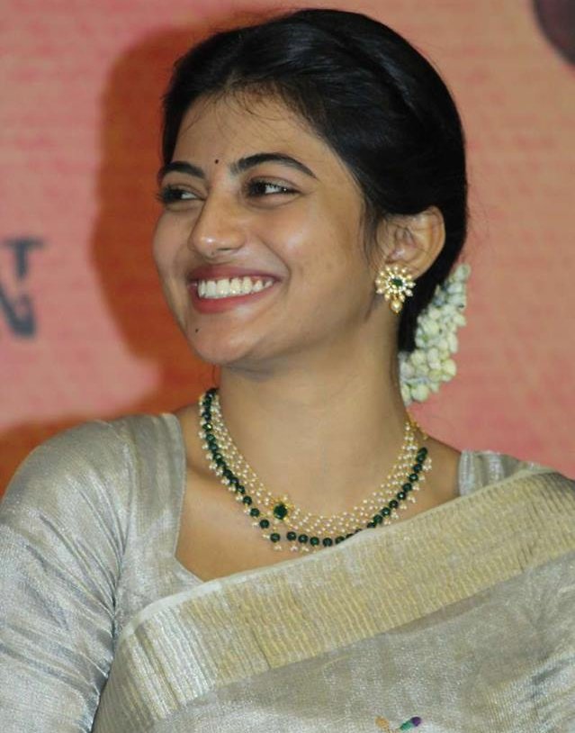 Actress Anandhi latest stills.