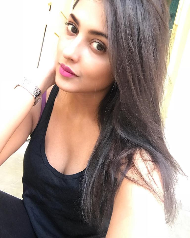 Smiley Actress Madhu Shalini Images.