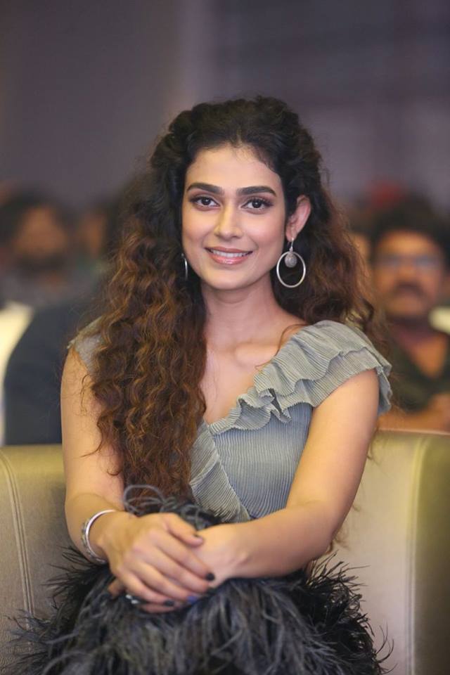 Aakanksha Singh Sizziling Images.