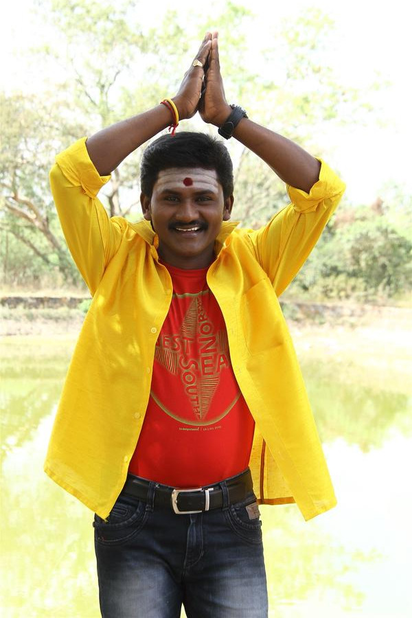Super Singer 'Senthil Ganesh' Frist Movie Karimugan Images.