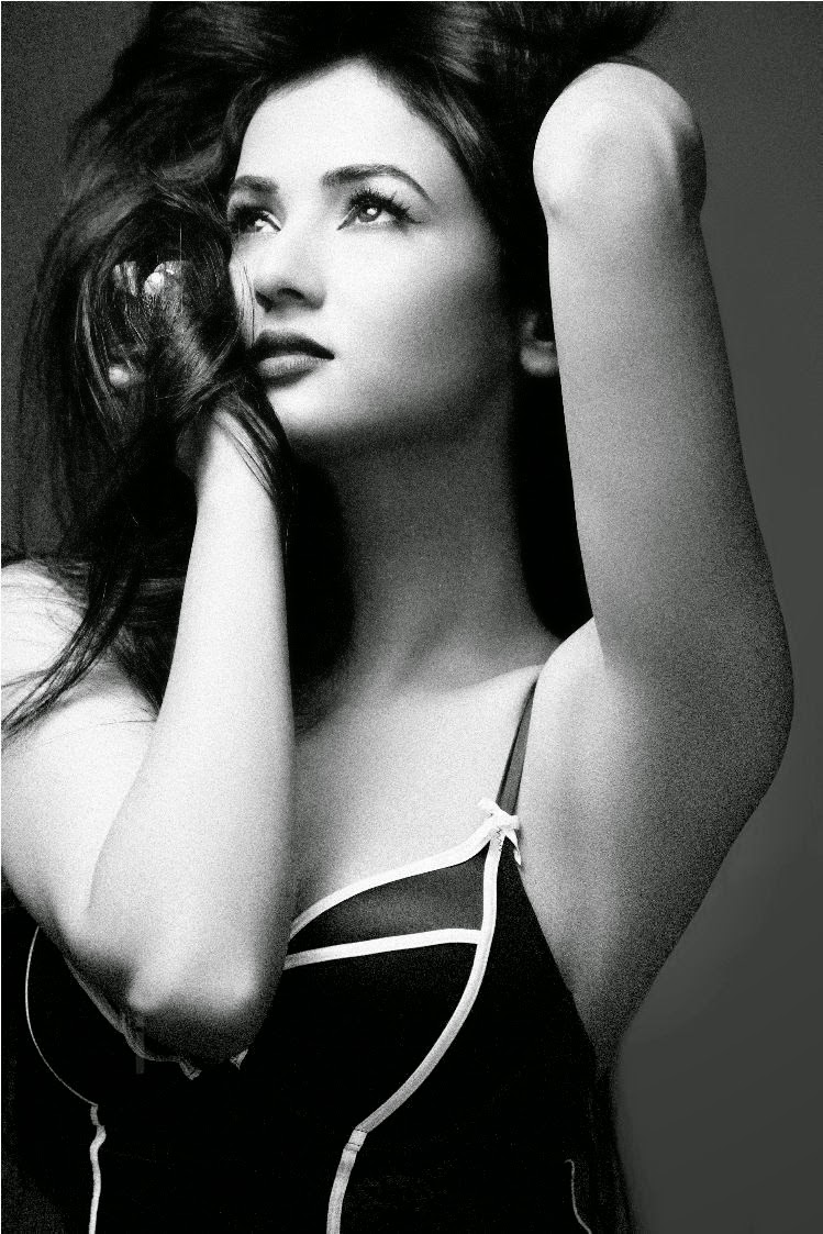 Gorgeous Actress Sonal Chauhan Stills