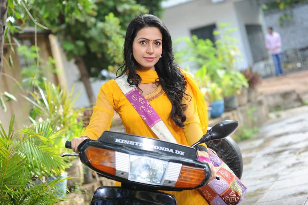 Mosagallaku Mosagadu Movie Stills | Nandini Rai
