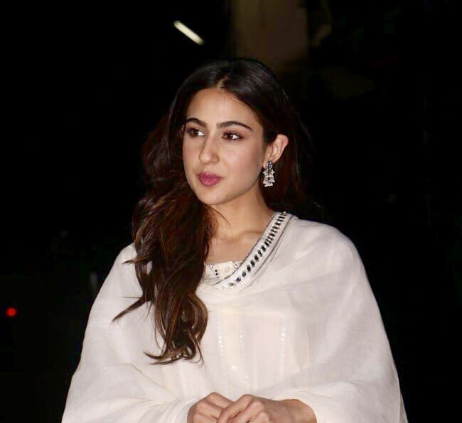 Sara Ali Khan Pretty photos in Kedarnath