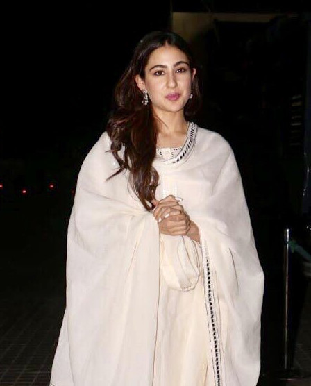 Sara Ali Khan Pretty photos in Kedarnath