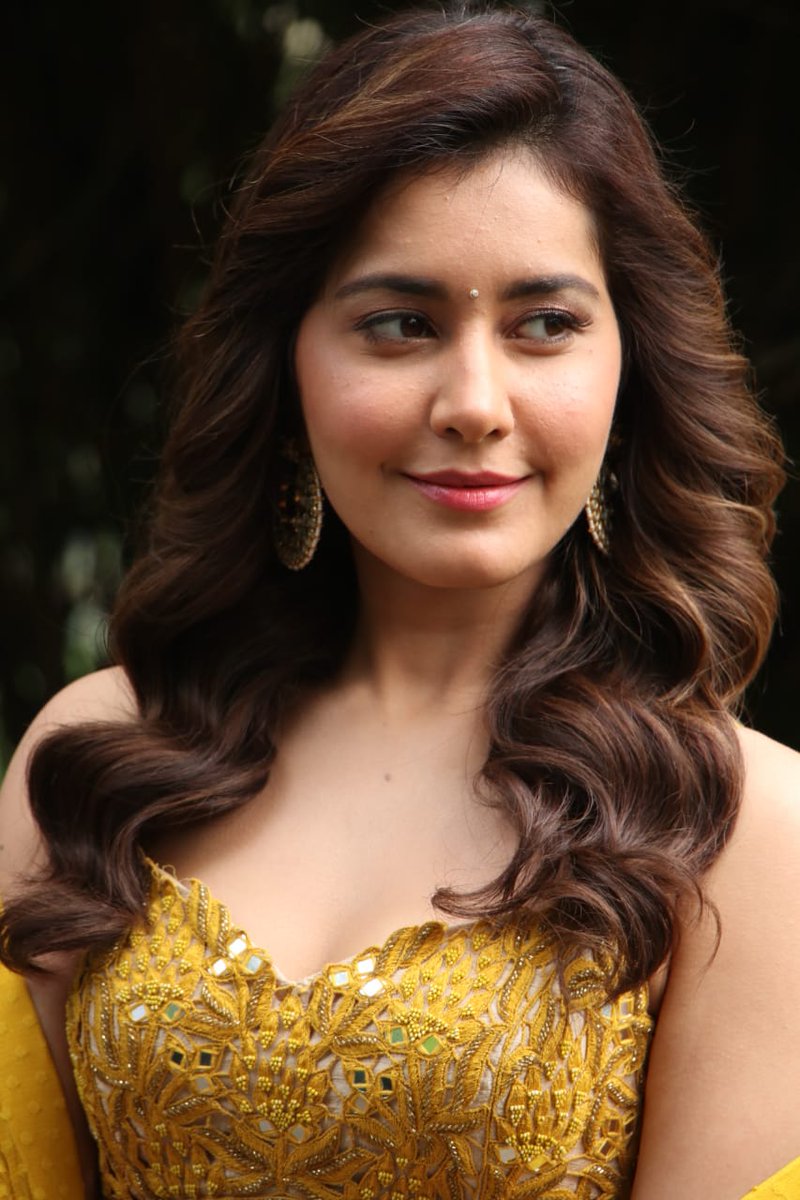 Raashi Khanna New Photos
