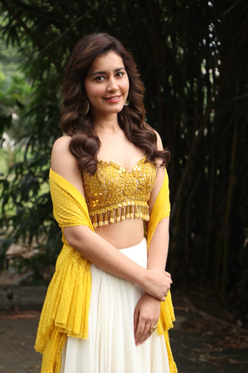 Raashi Khanna New Photos