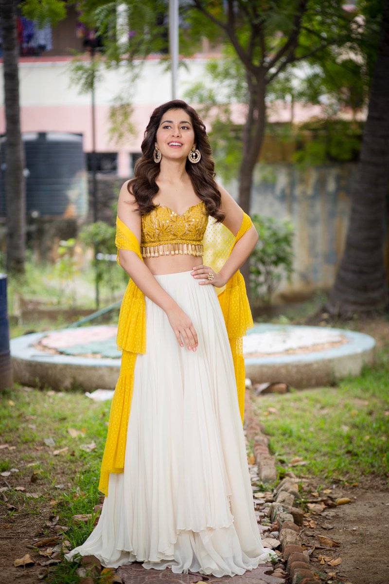 Raashi Khanna New Photos
