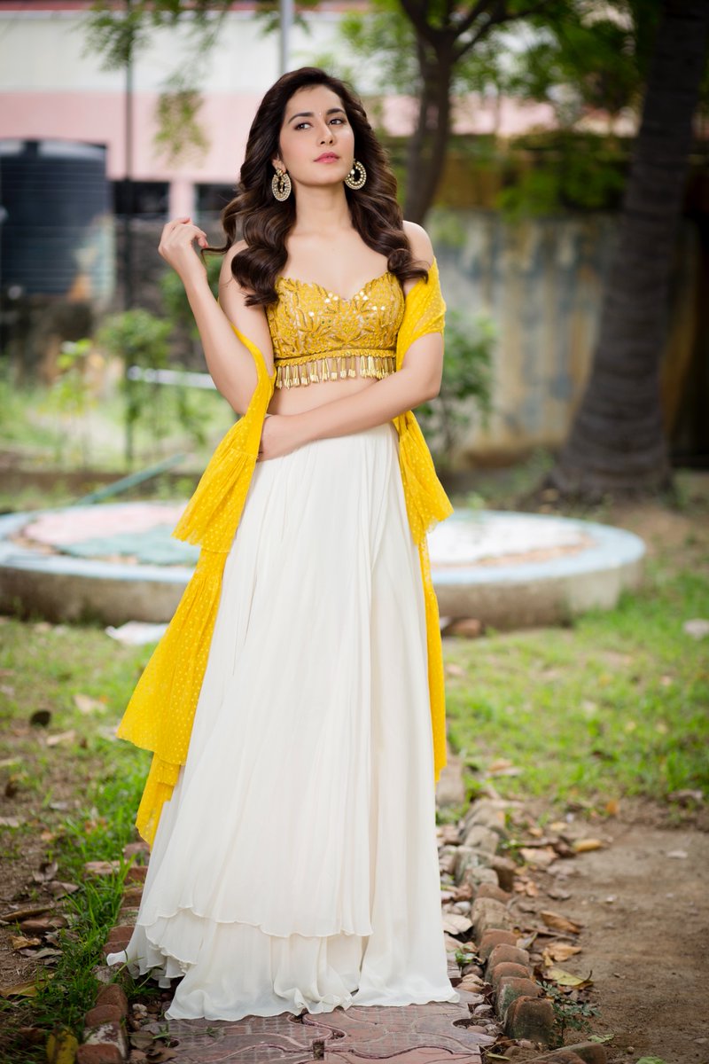 Raashi Khanna New Photos