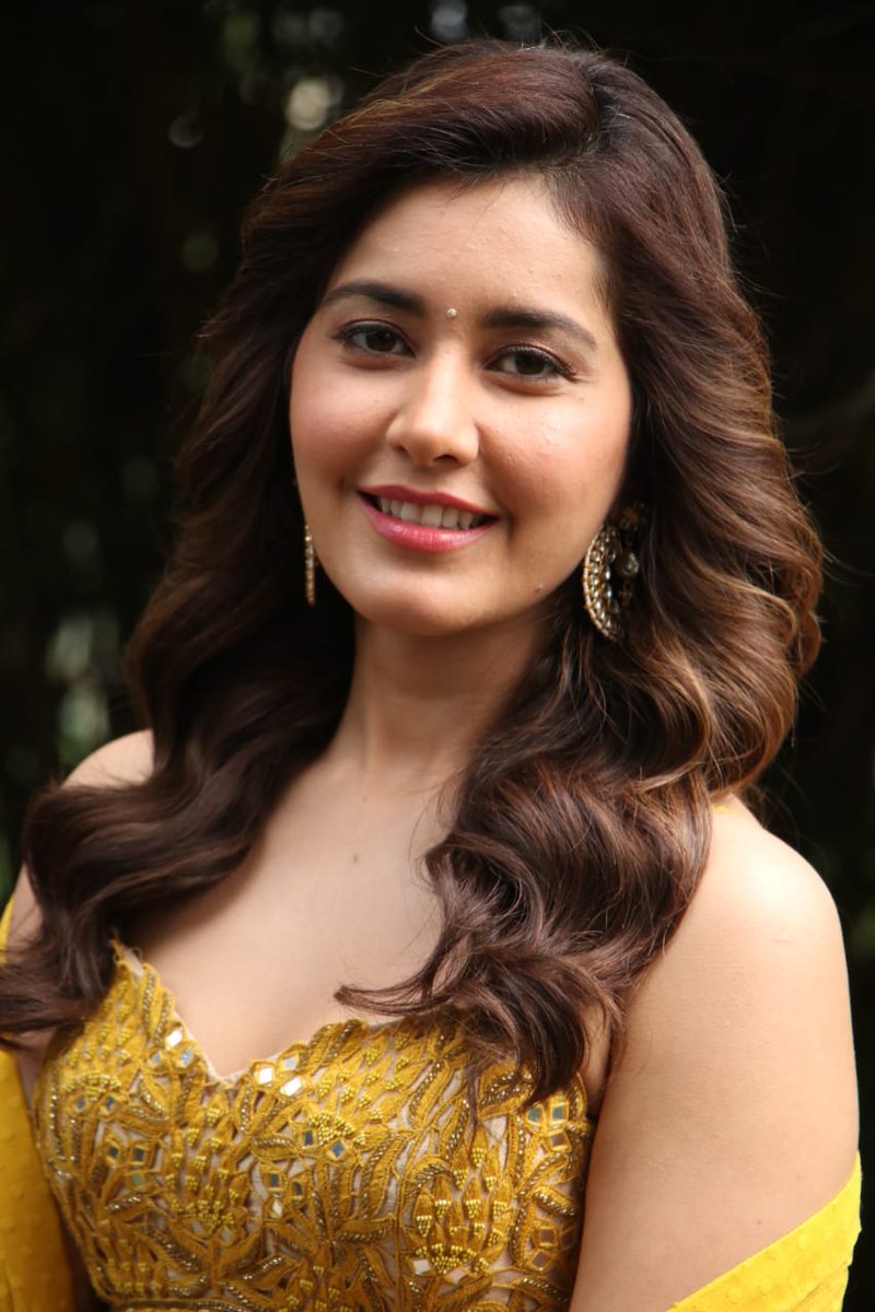 Raashi Khanna New Photos