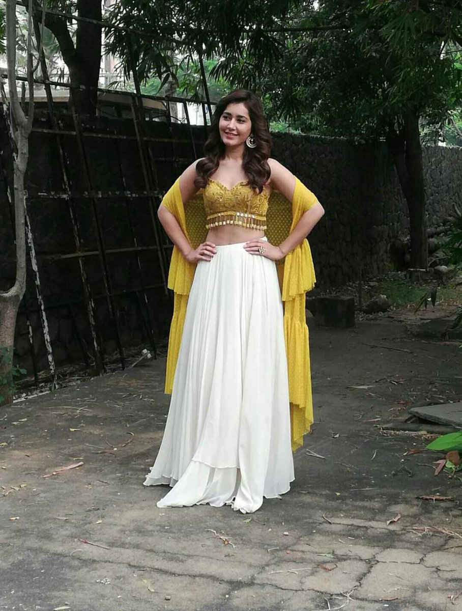 Raashi Khanna New Photos