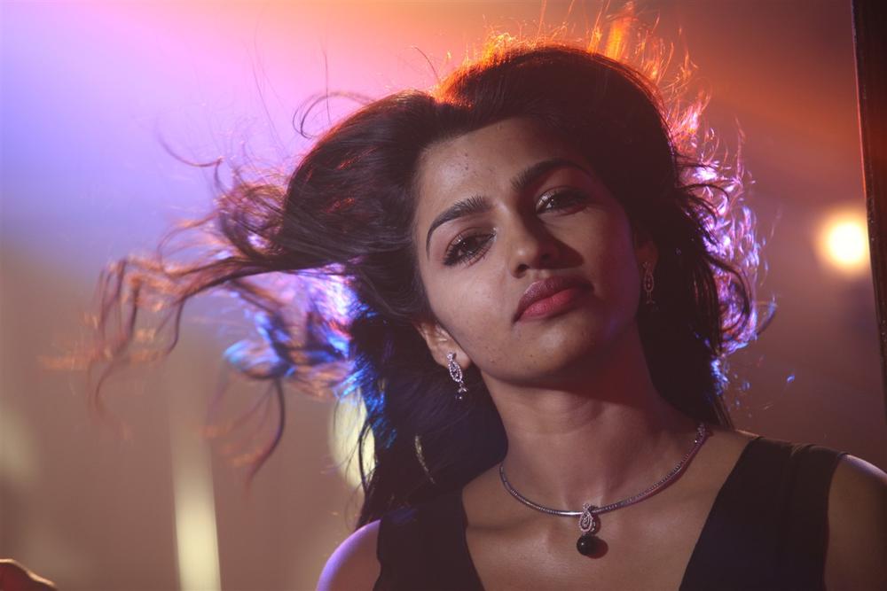 Thiranthidu Seese Tamil Movie Stills | Dhansika, Anjena Kirti, Veeravan Stalin