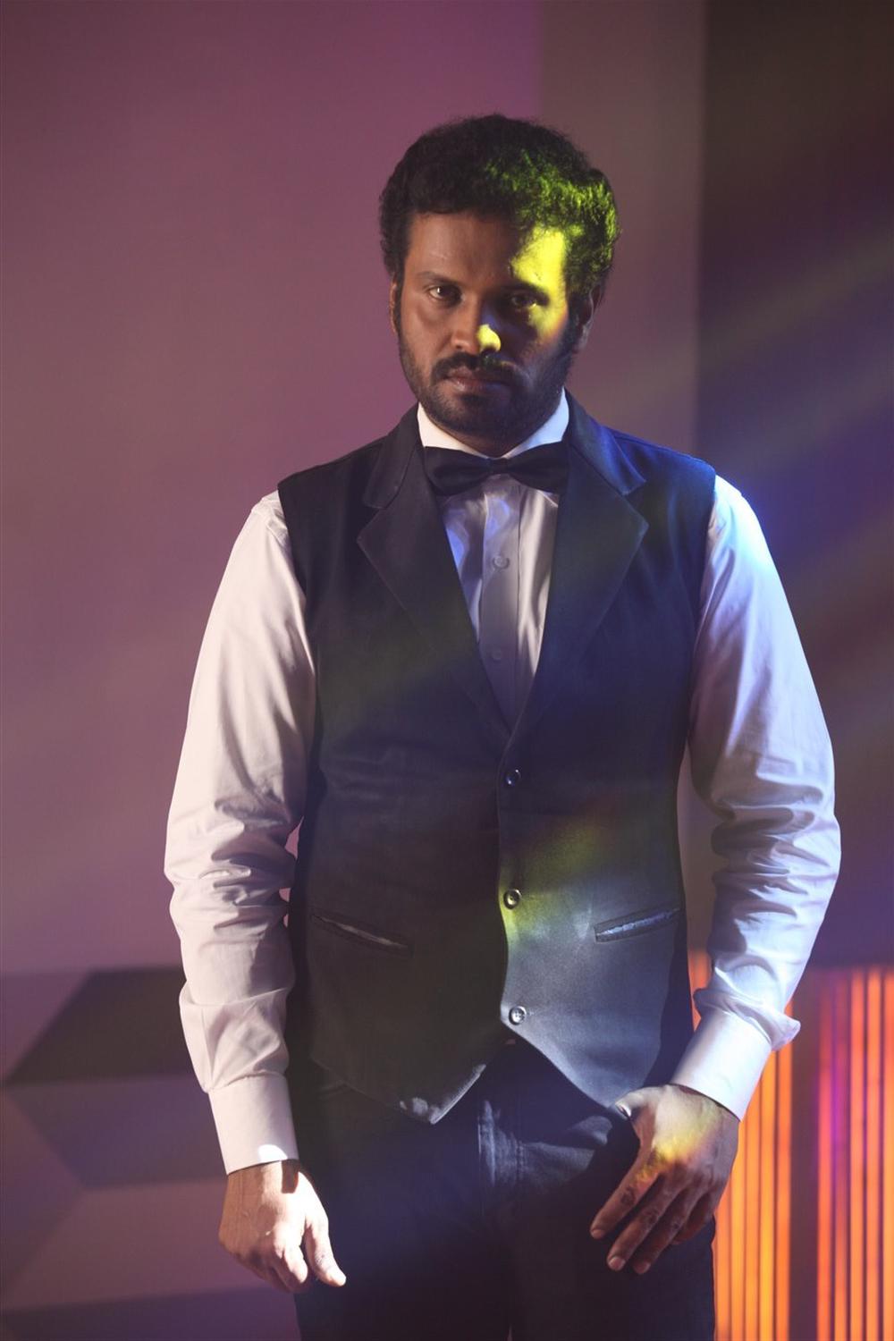 Thiranthidu Seese Tamil Movie Stills | Veeravan Stalin
