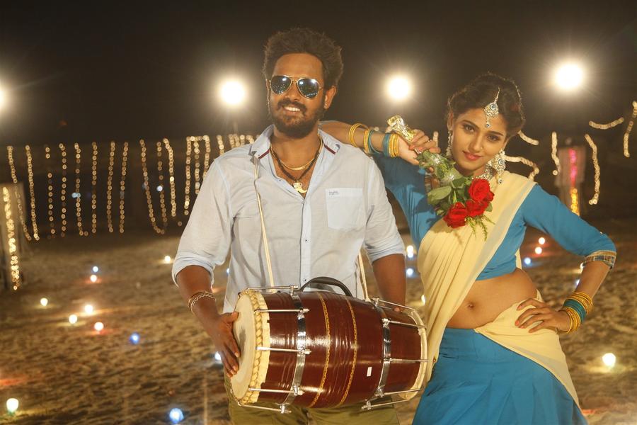 En Kadhali Seen Podura Fresh Images.