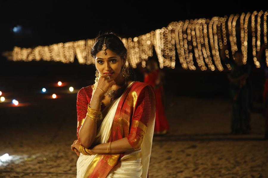 En Kadhali Seen Podura Fresh Images.