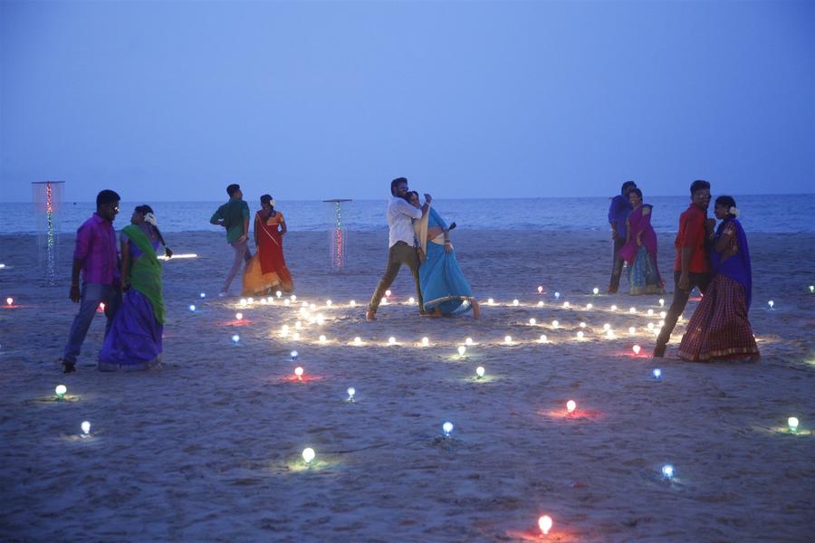 En Kadhali Seen Podura Fresh Images.