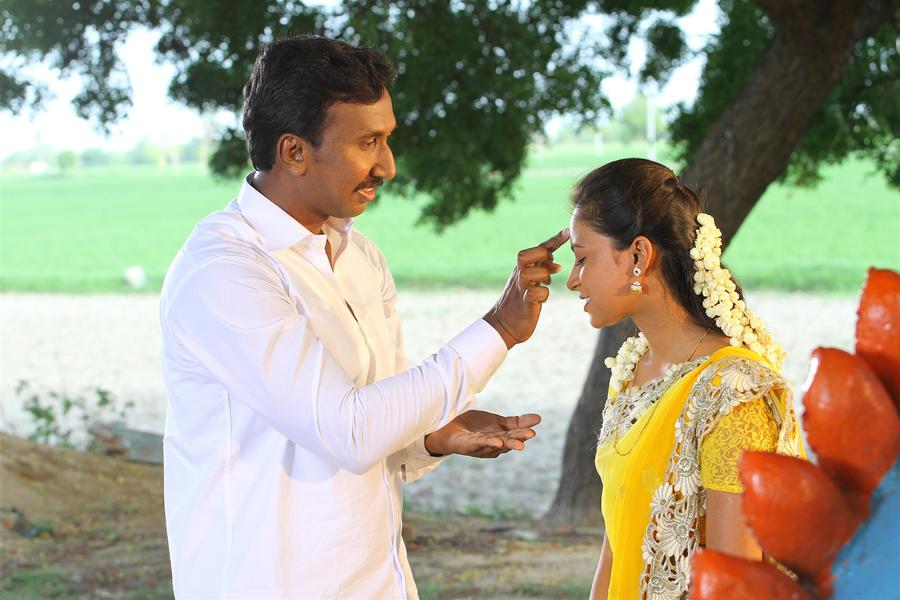 En Kadhali Seen Podura Fresh Images.