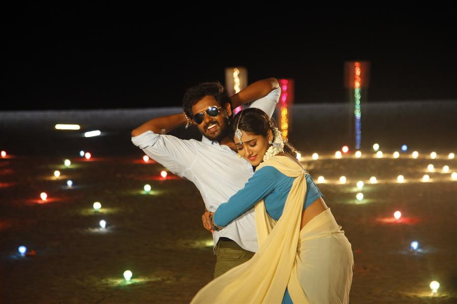 En Kadhali Seen Podura Fresh Images.