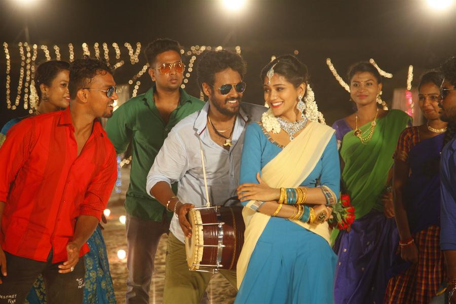 En Kadhali Seen Podura Fresh Images.