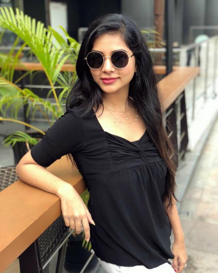 Suza Kumar glamorous pictures.