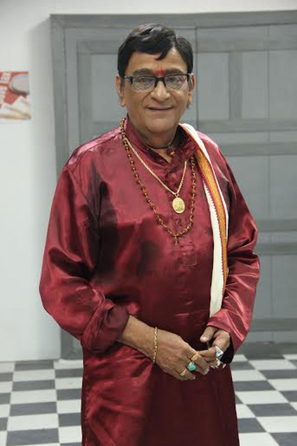 Idli Tamil Movie Stills | Venniradai Moorthy