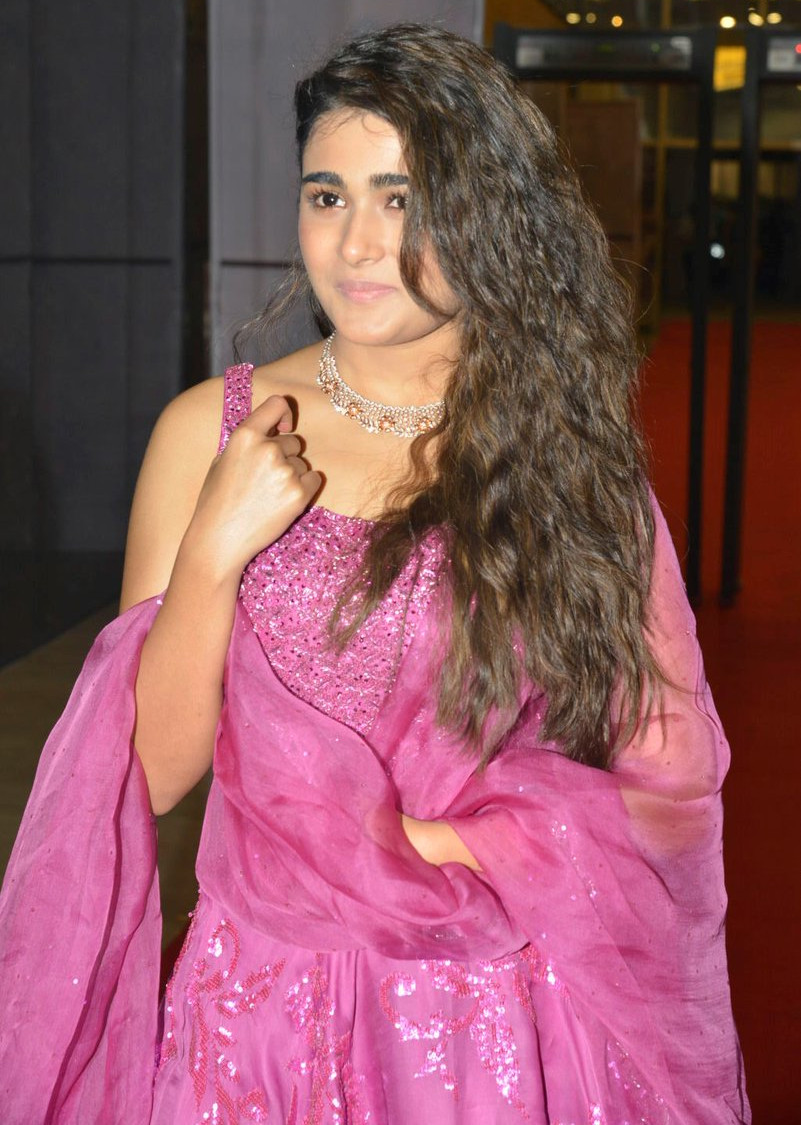Shalini Pandey Pretty Pics.