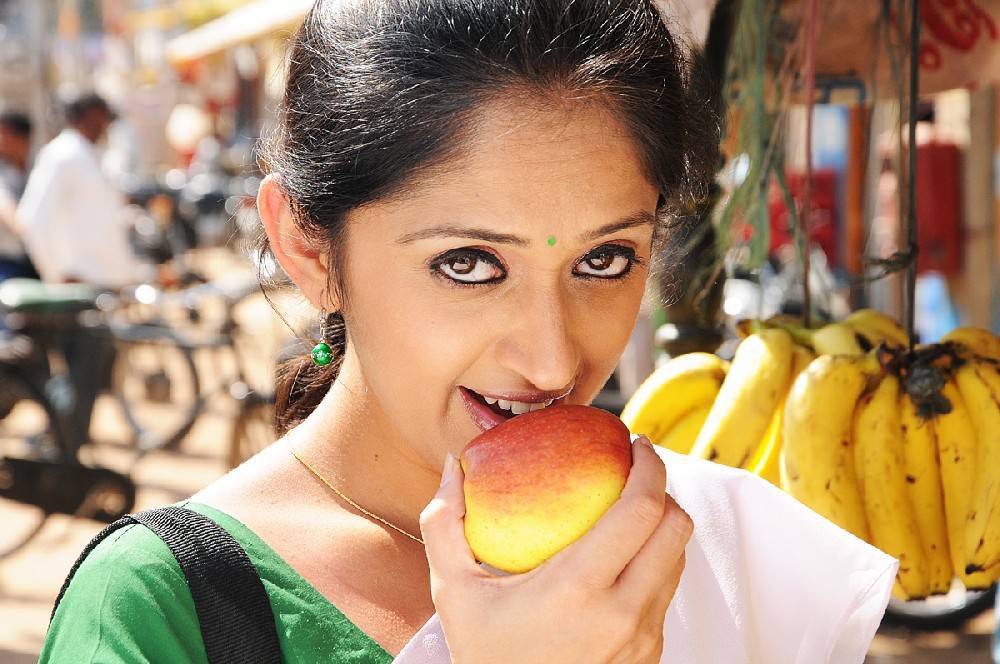 Actress Nidhi Stills from Ranam 2