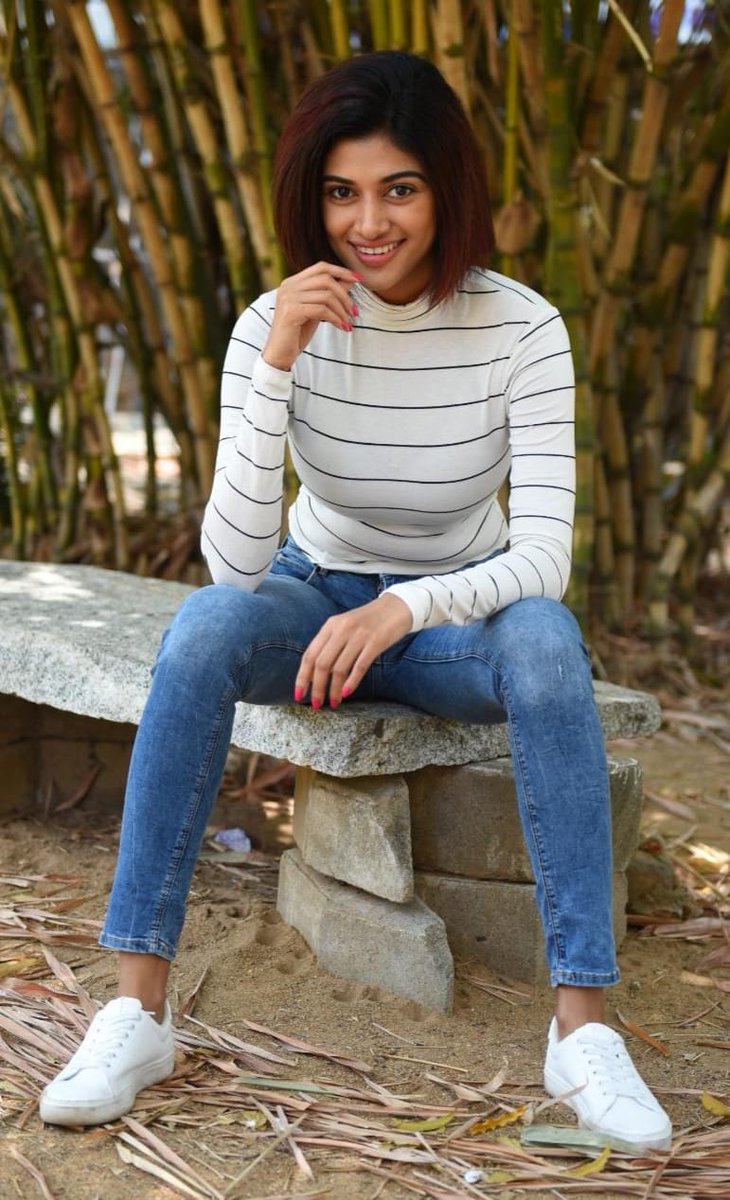 Oviya Gorgeous Stills