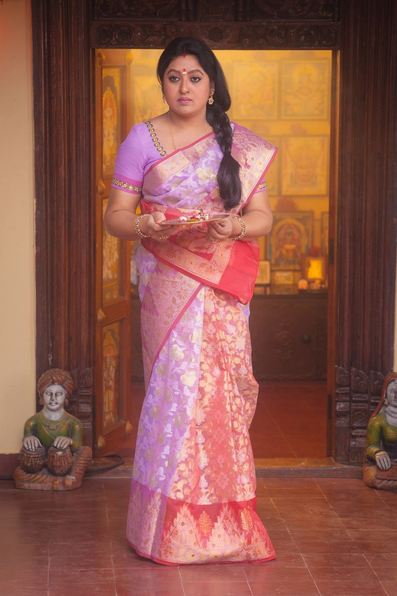 Sana Stills from Enakku Veru Yengum Kilaigal Kidaiyathu Tamil Movie