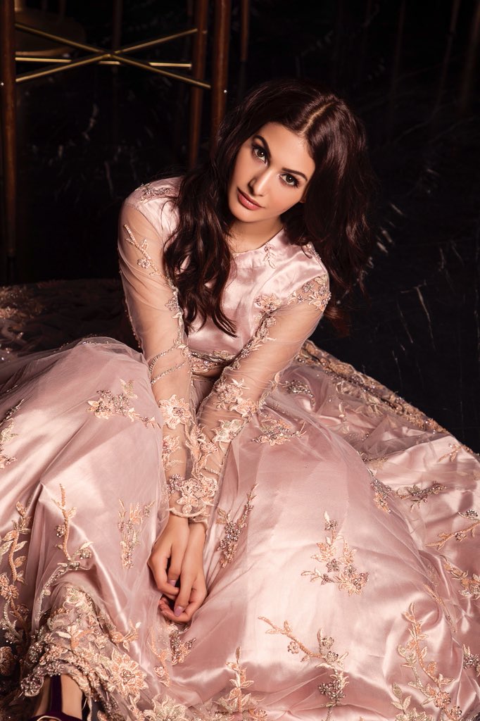 Amyra Dastur Sizzling Images.