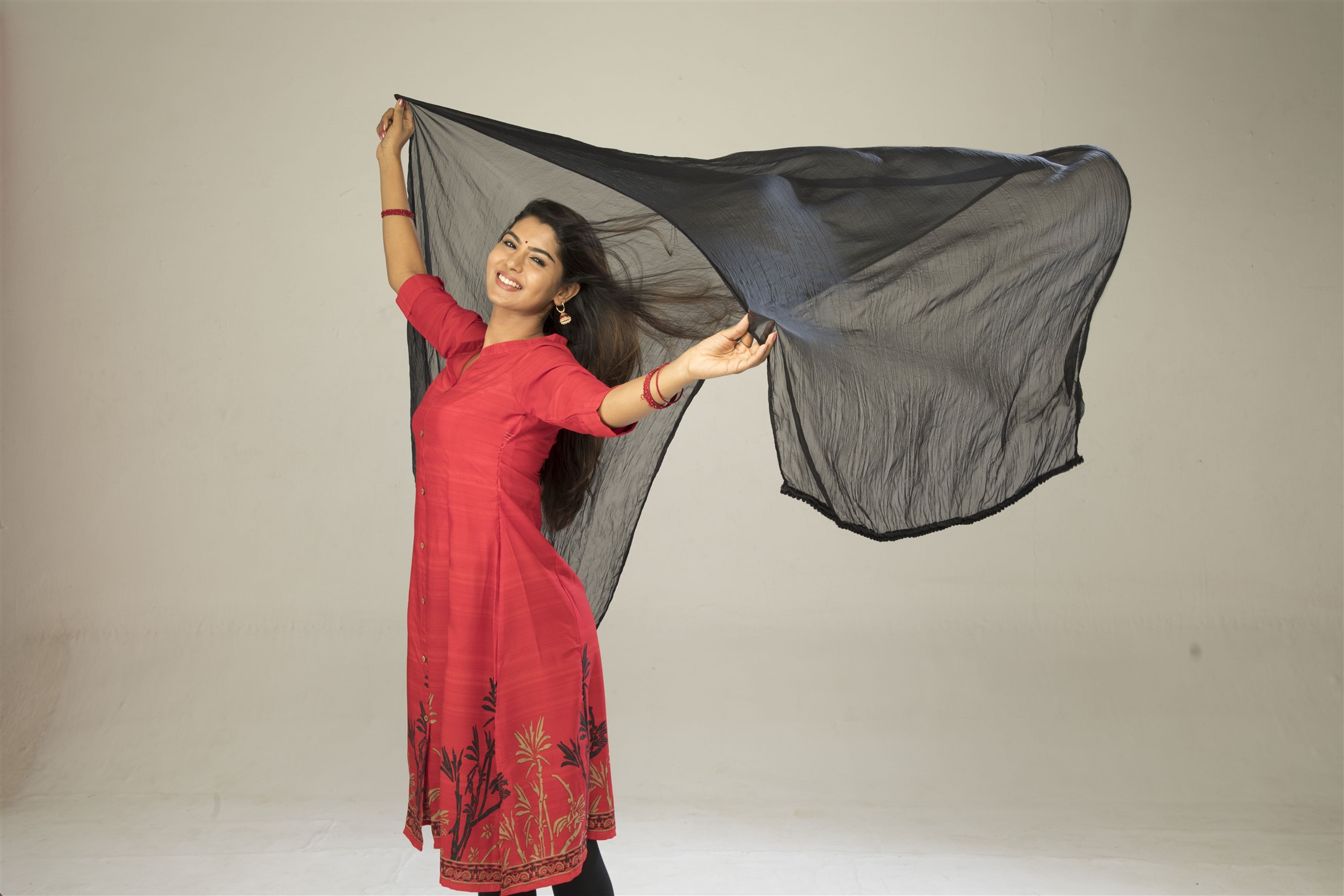 Ennai Sudum Pani Exclusive Images