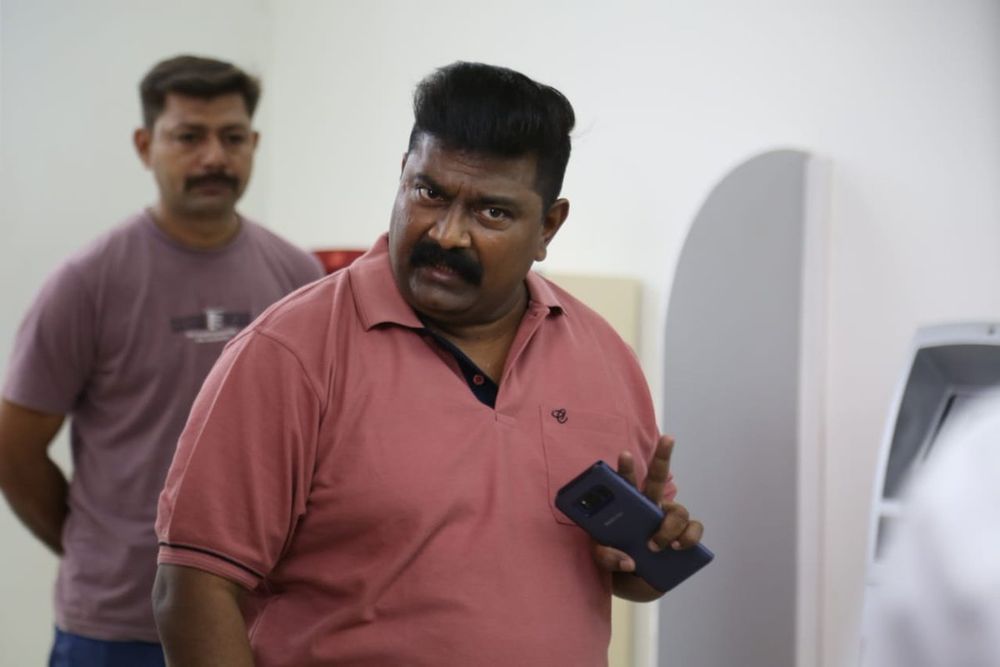 Suttu Pidikka Utharavu Fresh Images.