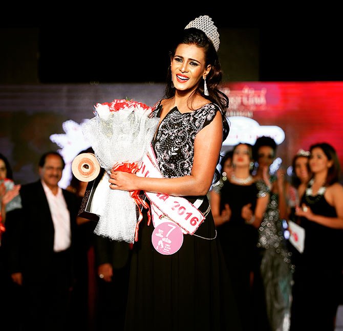 Big Boss contestant Meera Mithun Beautiful Images.