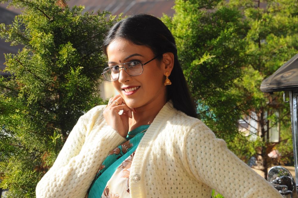 Kaadhal Munnetra Kazhagam Stills.