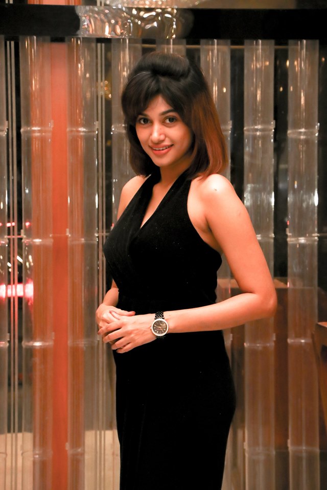 Oviya's Amazing Stills.