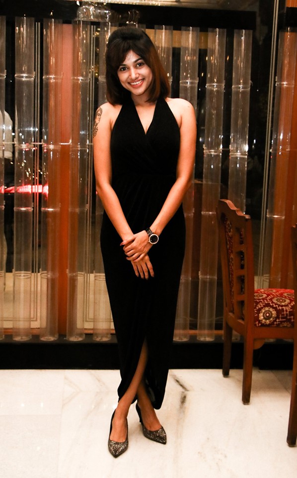 Oviya's Amazing Stills.