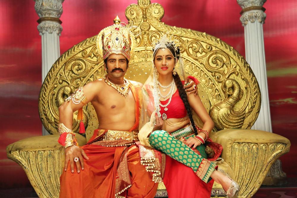 Inimey Ippadithaan Tamil Movie Stills | Santhanam, Ashna Zaveri, Akhila Kishore