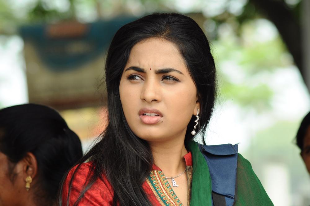 Actress Shrushti Dange Stills from Puriyatha Aanandham Puthithaga Aarambam Tamil Movie