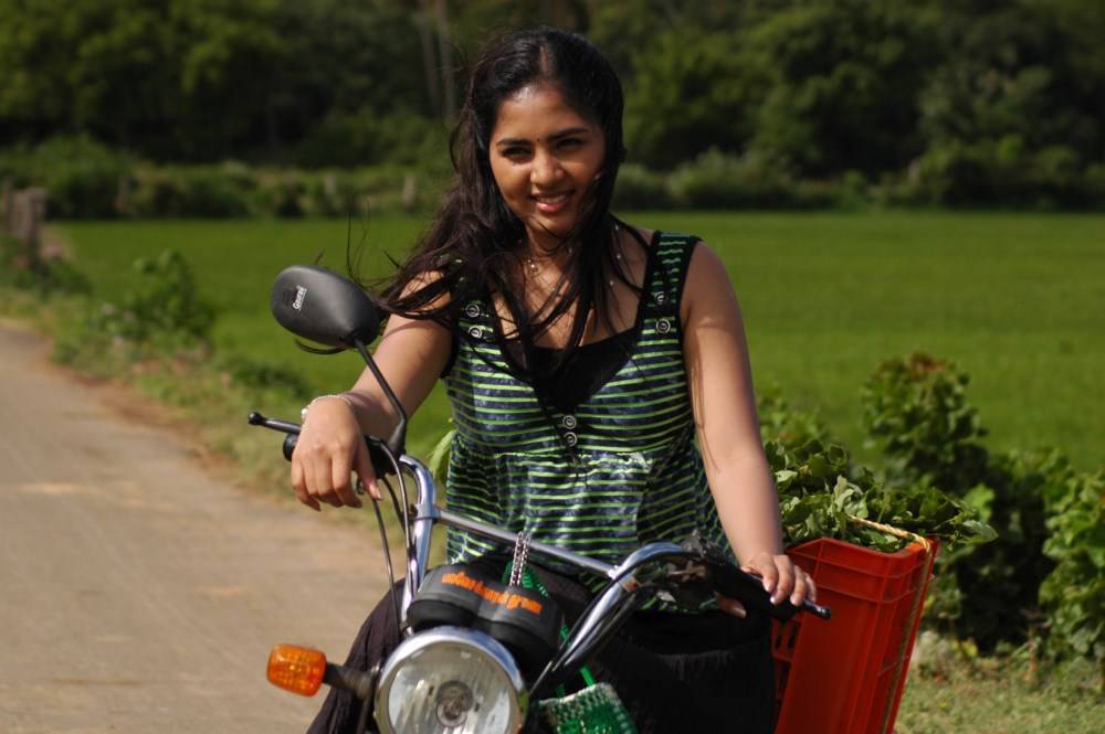 Actress Shrushti Dange Stills from Puriyatha Aanandham Puthithaga Aarambam Tamil Movie