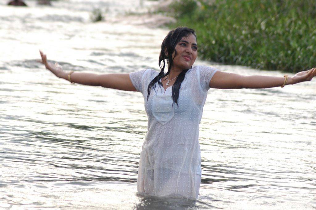 Actress Shrushti Dange Stills from Puriyatha Aanandham Puthithaga Aarambam Tamil Movie