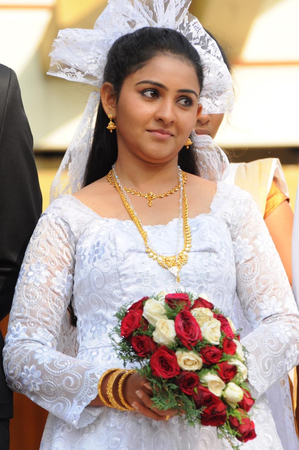 Avalukkenna Alagiya Mugam New Tamil Movie Stills