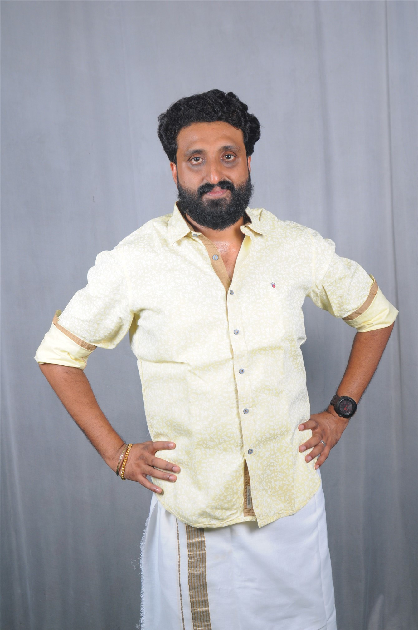 Ithu En Kaadhal Puthagam New Photos.