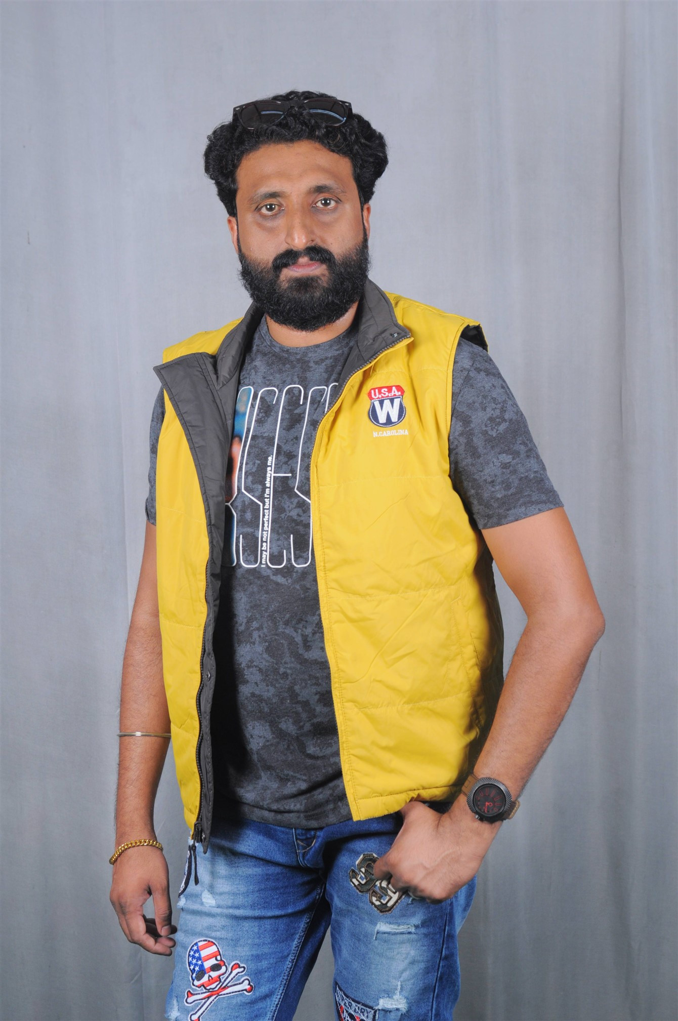 Ithu En Kaadhal Puthagam New Photos.