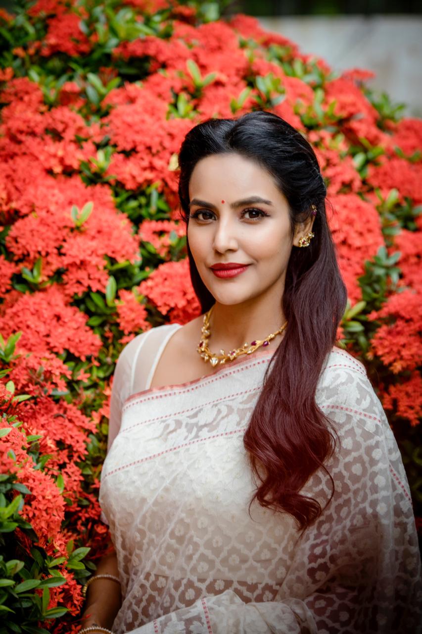 Priya Anand Stunning Stills.