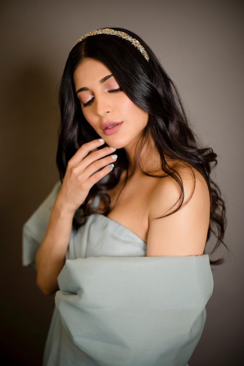 Shruti Haasan Eye Popping Images.