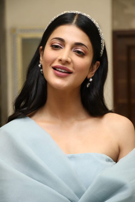 Shruti Haasan Eye Popping Images.
