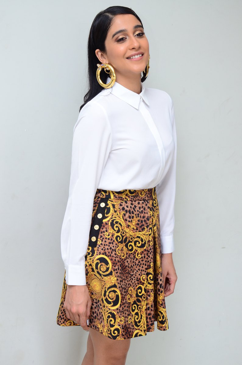 Regina Cassandra Stunning Photos.