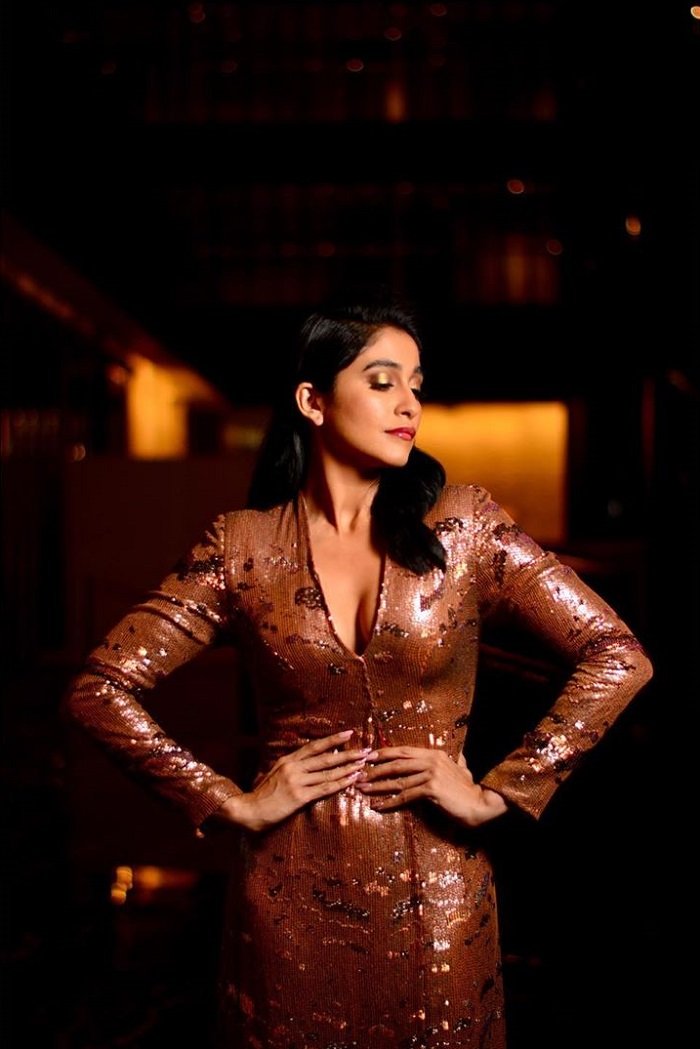 Regina Cassandra Stunning Photos.